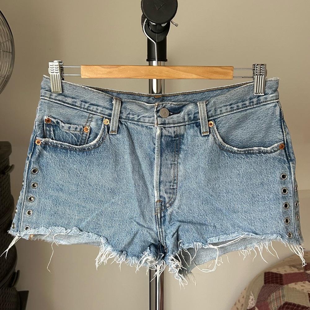 Levi’s 501 Jean Shorts 28